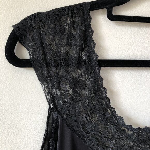 Vintage Miss Elaine Nightgown Large Lace Rosette Antron Nylon Union Made 1980s - Picture 3 of 12